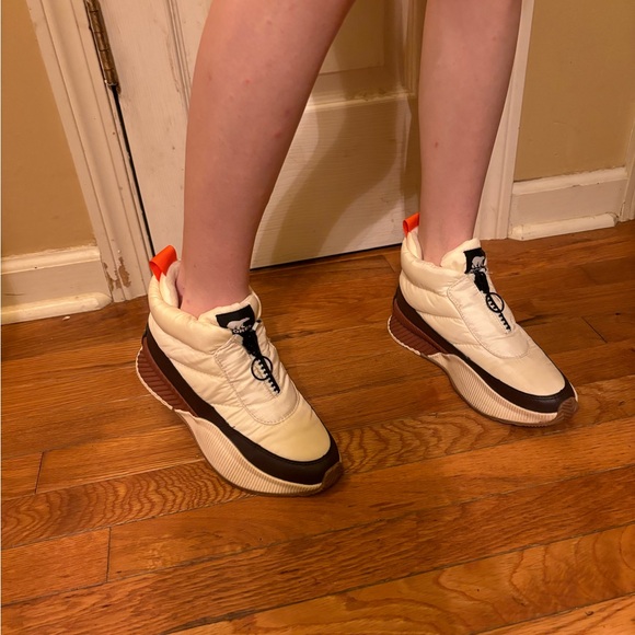 Sorel sneakers. Size 6. Worn twice. Great condition. Cream and brown. - Picture 2 of 3